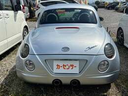 納車前の点検整備やアフターサービスもお任せください。経験豊富な国家資格を持った整備士がお客様のお車と真剣に向き合い、誠心誠意のメンテナンスを施します。安心してお乗りいただけます。