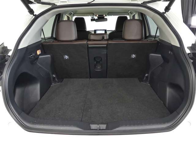 快適性と機能性にあふれた荷室空間。スペース効率の良さに感心させられます。