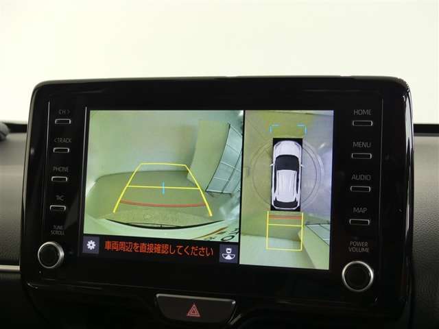 パノラミックビューモニターを装備。クルマを真上から見るように周囲を確認できます。