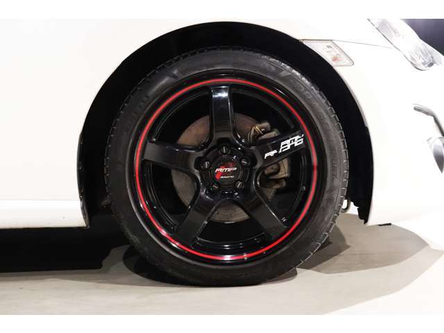RMP Racing17インチアルミホイール装備になります！