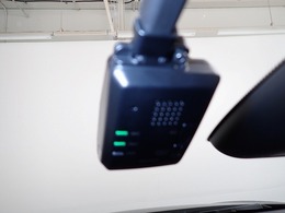 万が一の事故にあった場合でも、ドライブレコーダーがその瞬間の映像を記録しています！事故だけでなく、美しい風景なども録画してくれていますよ♪