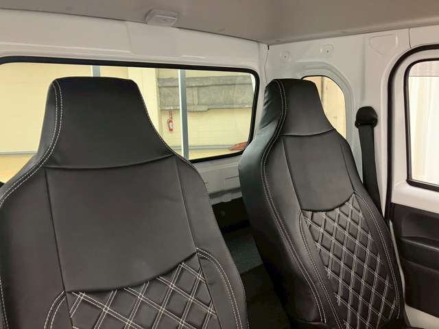 広々とした駐車場をご用意してお待ちしております。展示場には豊富な在庫をご用意。メーカー問わず比較していただけます。【無料通話0078-6003-346608】