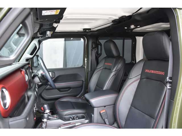 LIBERALAの全国在庫の中から厳選したお車をご提案！お近くの店舗でのご納車可能！その品揃えと品質に驚くこと間違い無し！