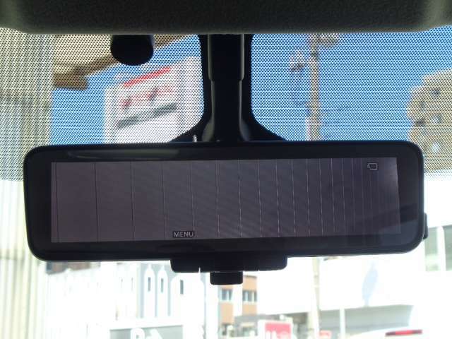 車両後方のカメラ映像を映し出し、車内の状況や、天候などに影響されずいつでもクリアな後方視界が得られるインテリジェント　ル-ムミラ-。お問い合わせは03-5672-1023へ