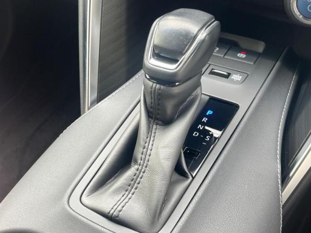お車に合わせて無料保証以外にも、保証範囲、期間、距離を拡充させた有料保証もご用意しております！中古車の購入が初めてで不安・・・というお客様もご安心ください！