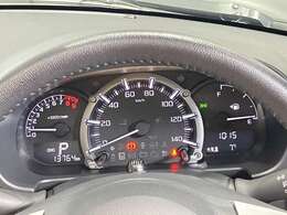 【メーター】確認頻度の高い速度計を中央に大きく配した機能的な3眼メーター！