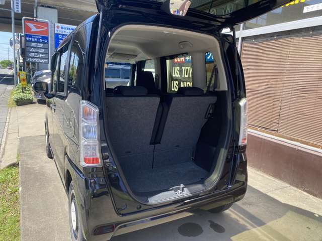 シートアレンジで大きな荷物の収納ができます。