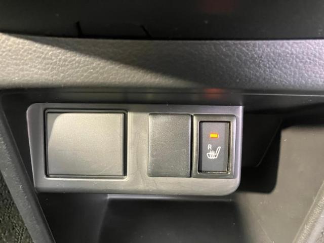 WECARSの展示場では実際に見て、触ってお車をお選びいただけます！知識の豊富な営業スタッフが様々なカーライフをご提案いたします！