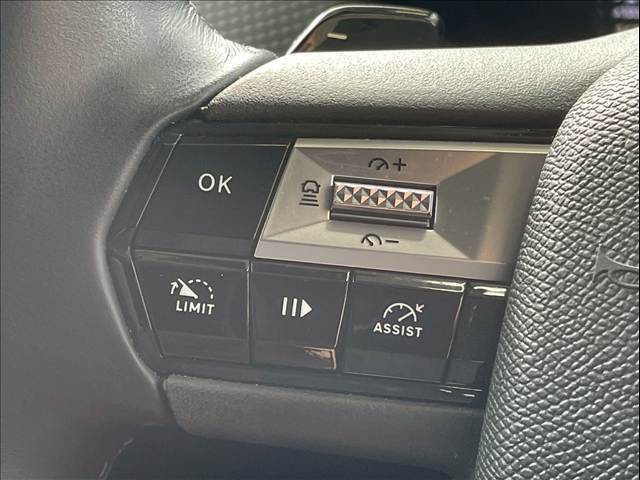快適な高速クルージングを可能にする「アダプティブクルーズコントロール」。