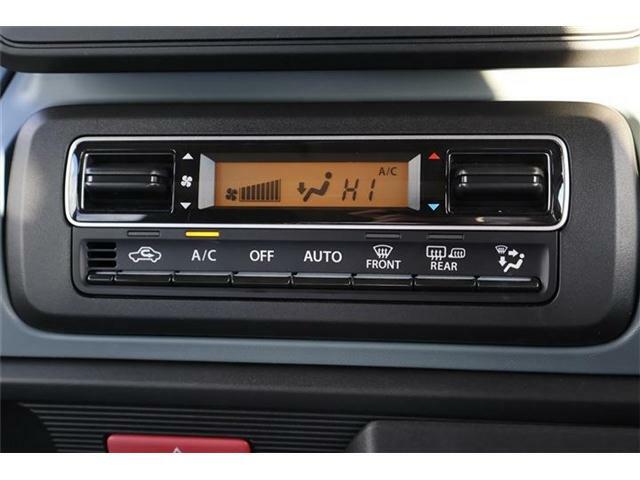 オートエアコン付です。簡単操作で快適に車内温度をコントロールします。