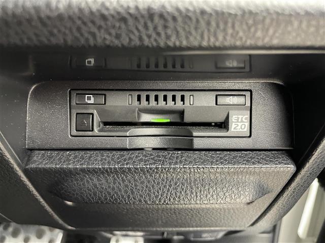 【ETC2.0】ETCカードを挿入すれば料金所はノンストップで通過できます。ETC限定の割引や、高速道路の情報提供サービスを利用できます。