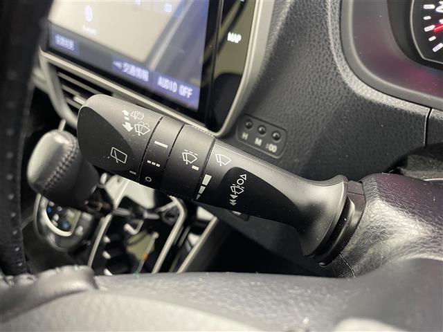 【ワイパー＆ウォッシャー】ワイパーを作動させたり、ウォッシャーを作動させたりすることができます。