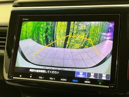 【バックカメラ】駐車時に後方がリアルタイム映像で確認できます。大型商業施設や立体駐車場での駐車時や、夜間のバック時に大活躍！運転スキルに関わらず、今や必須となった装備のひとつです！