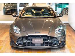 フロントデザインはONE-77から継承したデザインとなっております。