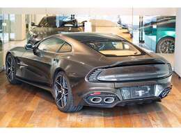 リアデザインは先代モデルでございますDP214・215から継承したデザインとなっております。