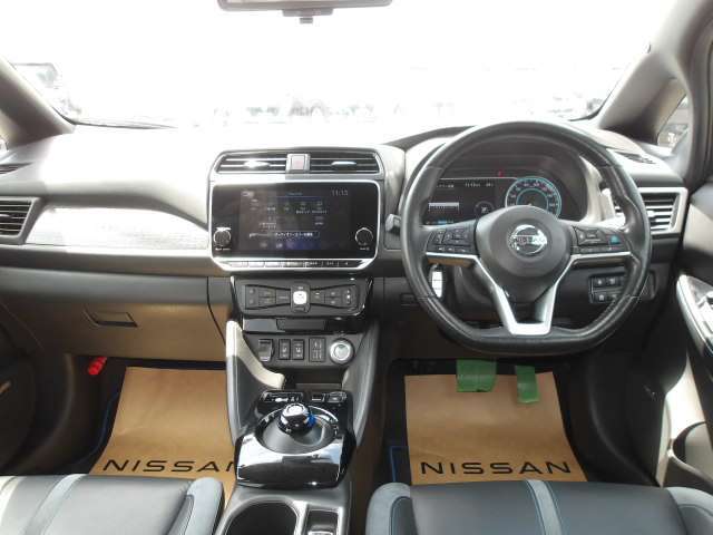 操作しやすい運転席廻り！操作パネルも使いやすい！！ドライブが楽しくなります！
