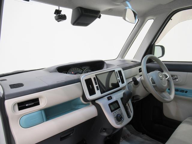 ダイハツのお店では、ダイハツ車を知り尽くしたプロフェッショナルが、専用の診断機器を使って各システムを点検しております。