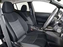 運転席まわりです。実際に座ってみて乗り心地を体感してみて下さい。