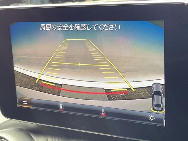 ●ガイドライン付きバックカメラ：不安な駐車もこれで安心！ガイドライン付きなので狭い箇所での駐車もラクラクです！