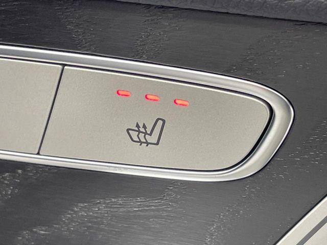 ●フロントシートヒーティング：運転席・助手席共に三段階で調節が可能なシートヒーターを装備しております。季節を問わず快適にご使用いただけます。