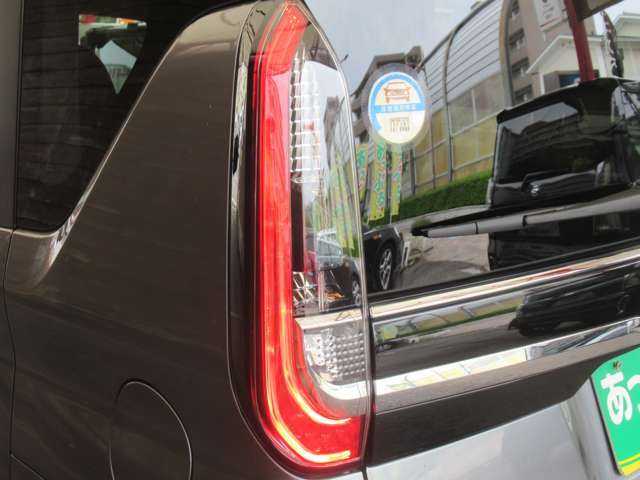 社外アルミホイールやローダウンサス・車高調・革調シートカバー・LEDヘッドライト・エアロパーツ・ナビ・バックカメラ・ETCなど社外パーツも販売・取り付け可能です。是非ご相談ください！