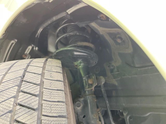 お車を安心してお乗りいただく為には、足回りの定期点検が欠かせません。サービスサポート（有償保証）では無料点検もご提供しており、安心のカーライフをお過ごしいただけるサポート体制が整っています。