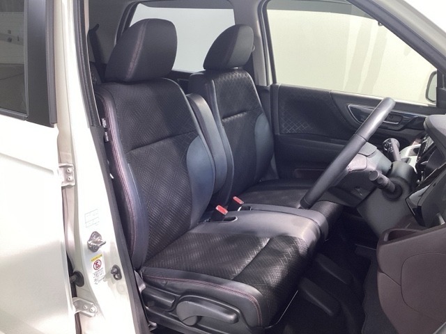 運転席、助手席☆