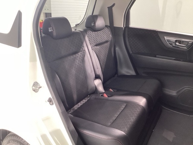 リアシート☆シートアレンジいろいろ♪工夫次第でお好みの空間を作ることができますよ！