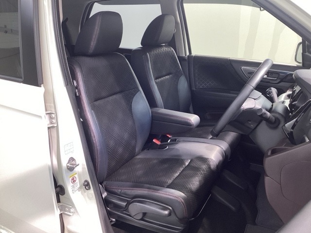 運転席、助手席☆