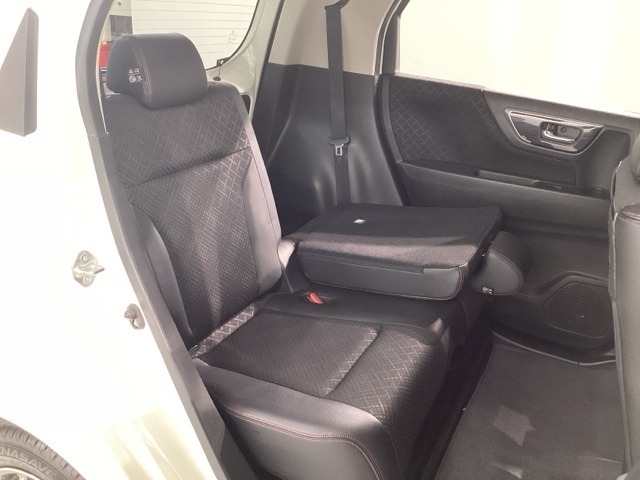 リアシート☆シートアレンジいろいろ♪工夫次第でお好みの空間を作ることができますよ！