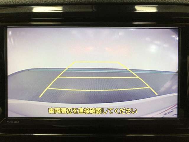 駐車時の後方確認に便利なバックモニターです。駐車位置の目安となるガイド線付きです。