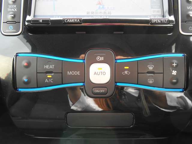 便利で快適オートエアコン！温度調整だけで車内を快適にたもってくれます♪