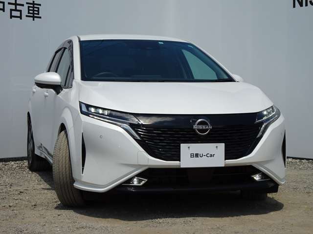 アダプティブLEDヘッドライト。フロントカメラで前方の状況を検知し対向車や先行車に眩しい思いをさせることなく必要なところだけを遠くまで照射します。