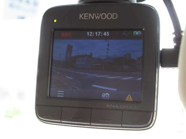 ケンウッドのドライブレコーダー付きで安心です。