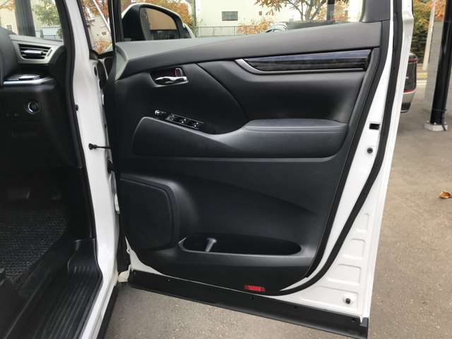 クラウンをお探しなら【クラウン専門店】のB-collect(ビーコレクト)へ！品質・程など厳選しています！