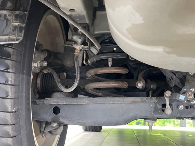 お車を安心してお乗りいただく為には、足回りの定期点検が欠かせません。サービスサポート（有償保証）では無料点検もご提供しており、安心のカーライフをお過ごしいただけるサポート体制が整っています。