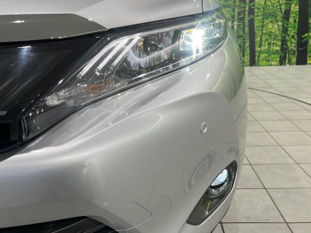 【LEDヘッドライト】悪天候や夜間走行時も良好な視界を確保し安心して運転できる高輝度LEDヘッドライトを装備！点灯速度が早く、消費電力も抑えられています。
