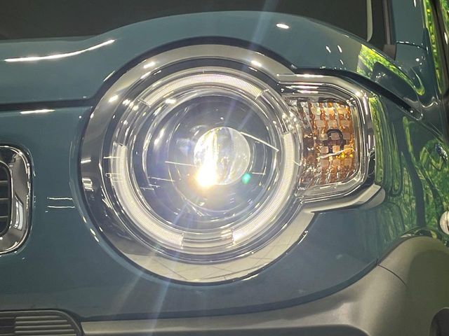 【LEDヘッドライト】悪天候や夜間走行時も良好な視界を確保し安心して運転できる高輝度LEDヘッドライトを装備！点灯速度が早く、消費電力も抑えられています。。