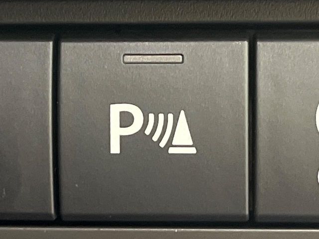 【コーナーセンサー】バンパーに付いたセンサーが障害物を検知！一定の距離に近づくとアラートで教えてくれます♪狭い駐車スペースや車庫入れ時も安心ですね☆