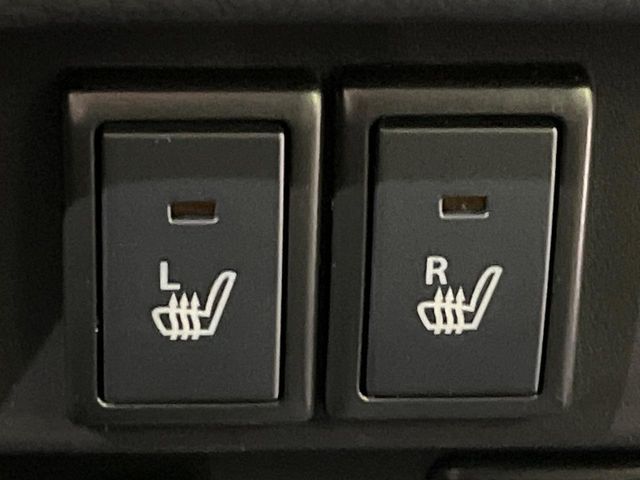 【シートヒーター】寒い日に重宝するシートヒーター！エアコンより早く温まってくれるので寒がりの人も安心ですね♪エアコンの温風は乾燥するから苦手、という方にもをおすすめです。