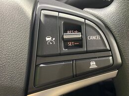 【アダプティブクルーズコントロール】高速道路での長距離走行が楽に！！自動で速度を保つクルーズコントロールが、衝突軽減システムと連携し、前方の車両を感知して車間を保つように速度調節してくれます！！