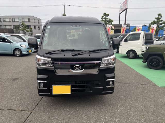 自社整備工場を併設しておりますので、納車前の整備やアフターサービスもお任せください。