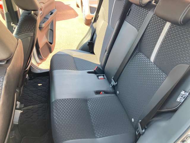 ダイハツディーラーでは「ダイハツ認定U-CAR」という基準を設け、車選びに詳しくないお客様でも「安心して選べる」をご提供しています。
