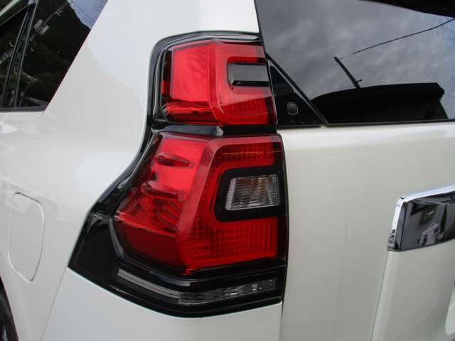 ライトのくすみや小さな傷など、くすんだレンズもある程度まで綺麗に復活します♪お車のライトが気になる方はお気軽にご相談下さいね♪