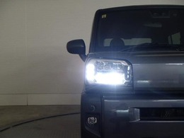 LEDヘッドライトです。デザイン性がよくとても明るいので、夜間の走行や悪天候でも安心です。しかも長寿命！