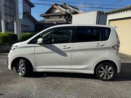 ツヤツヤ・ピカピカです。綺麗な車両です、お見逃しなく！純正アルミホイルも綺麗です。