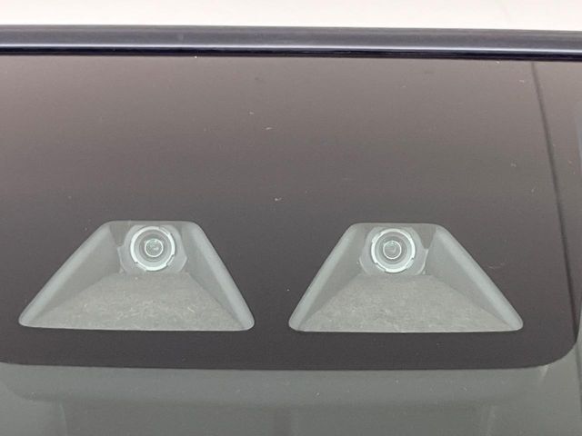 【スマートアシスト】走行中に前方の車両等を認識し、衝突しそうな時は警報とブレーキで衝突回避と被害軽減をアシスト。より安全にドライブをお楽しみいただけます。