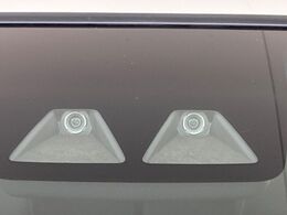 【スマートアシスト】走行中に前方の車両等を認識し、衝突しそうな時は警報とブレーキで衝突回避と被害軽減をアシスト。より安全にドライブをお楽しみいただけます。