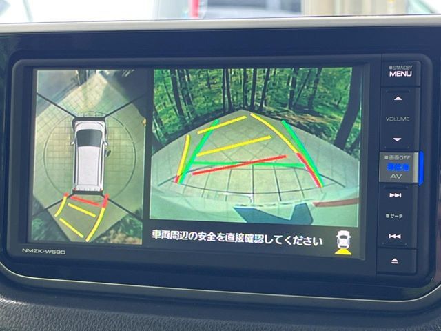 【パノラマモニター】専用のカメラにより、上から見下ろしたような視点で360度クルマの周囲を確認することができます☆死角部分も確認しやすく、狭い場所での切り返しや駐車もスムーズに行えます。
