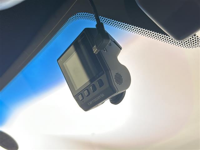 【ドライブレコーダー】映像・音声などの運転中の記録を残します。事故などを起こした起こされた時の証拠になりえますので、もしも時でも安心ですね。